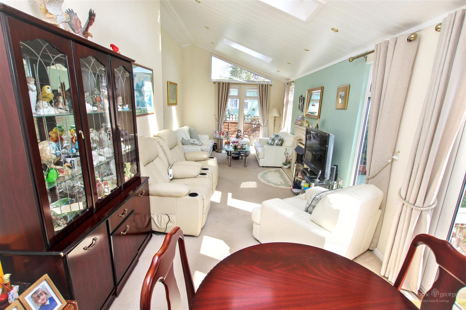 2 bed property in Garston Park, Reading